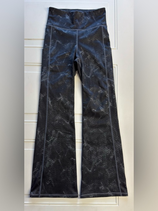 Fabletics Pants - Fabletics Wmns Sz S Short Gray Snakeskin Print Flare Yoga Pants Leggings Pocket